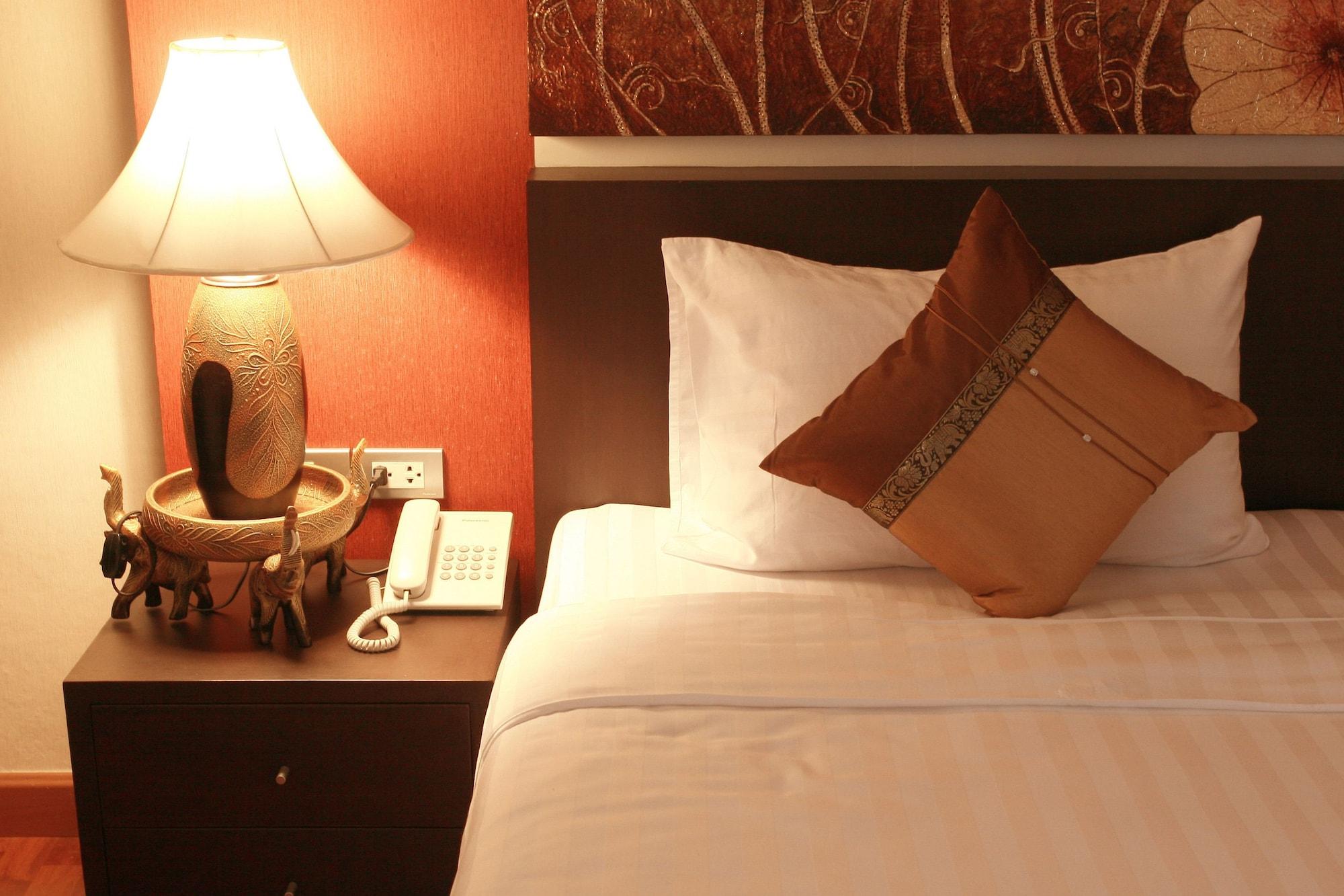 Mirth Sathorn Hotel Bangkok Dış mekan fotoğraf