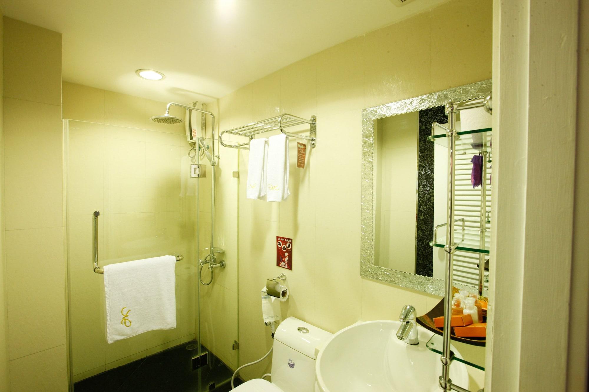 Mirth Sathorn Hotel Bangkok Dış mekan fotoğraf